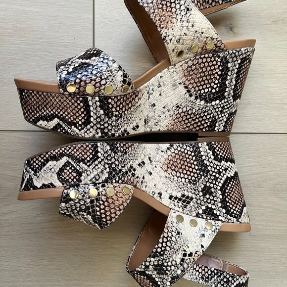 Vince Camuto Snake Python Wedge Velco Strap Womens Heels Size 7 (UK 38.5) Animal - Picture 4 of 7